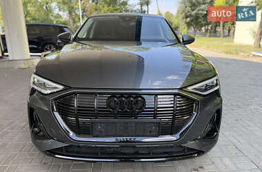 Внедорожник / Кроссовер Audi e-tron 2023 в 
