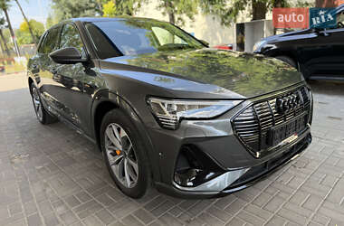 Внедорожник / Кроссовер Audi e-tron 2023 в 