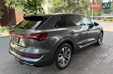 Внедорожник / Кроссовер Audi e-tron 2023 в 