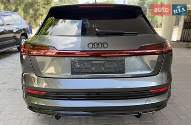 Внедорожник / Кроссовер Audi e-tron 2023 в 