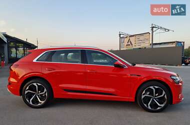 Внедорожник / Кроссовер Audi e-tron 2021 в 