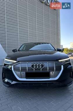 Внедорожник / Кроссовер Audi e-tron 2021 в 