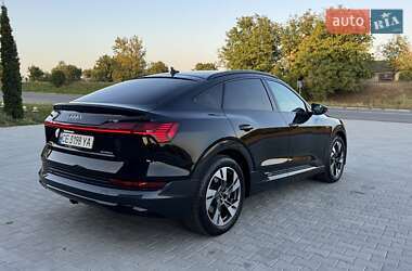Позашляховик / Кросовер Audi e-tron 2022 в 