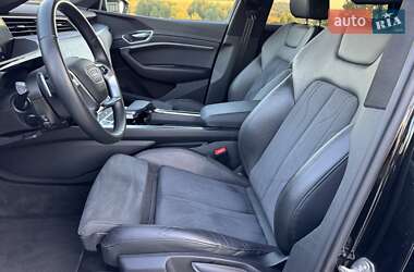 Позашляховик / Кросовер Audi e-tron 2022 в 