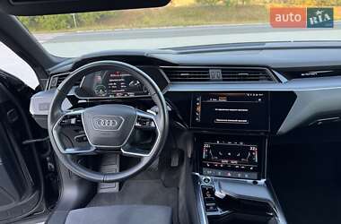 Позашляховик / Кросовер Audi e-tron 2022 в 