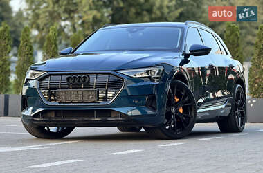 Внедорожник / Кроссовер Audi e-tron 2022 в 