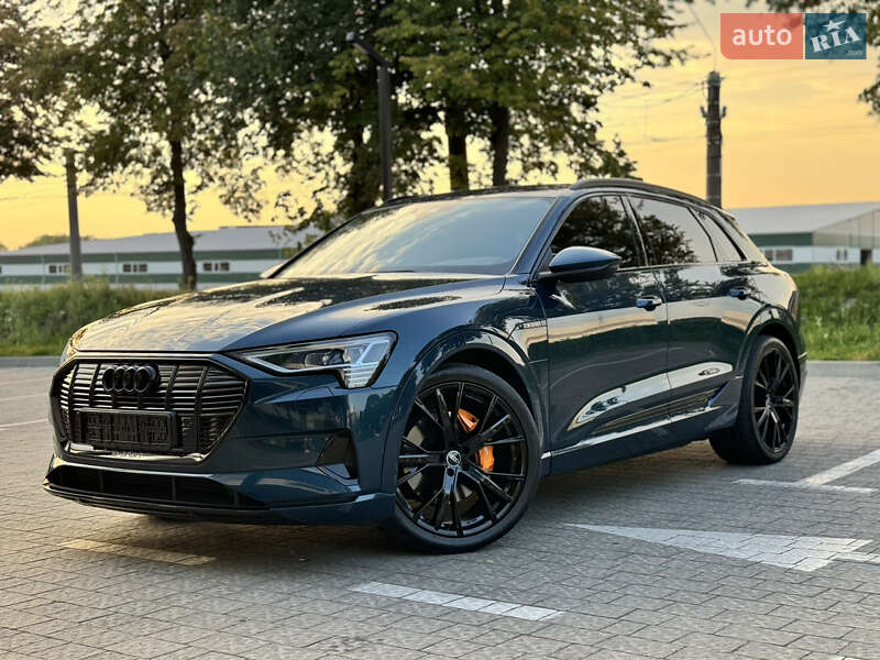 Внедорожник / Кроссовер Audi e-tron 2022 в 