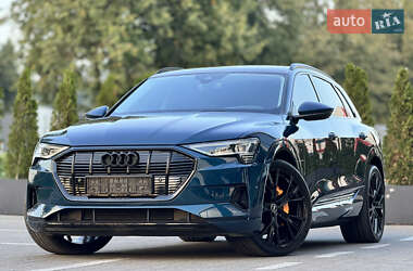 Внедорожник / Кроссовер Audi e-tron 2022 в 