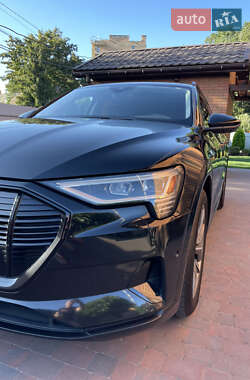 Позашляховик / Кросовер Audi e-tron 2020 в 