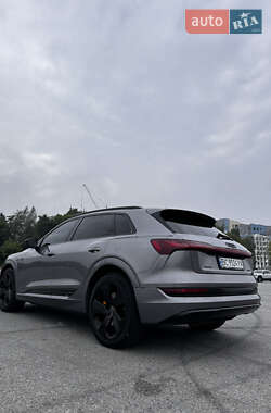 Внедорожник / Кроссовер Audi e-tron 2022 в 