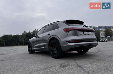 Внедорожник / Кроссовер Audi e-tron 2022 в 