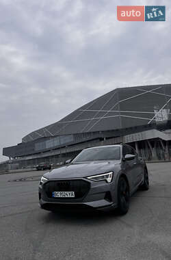 Внедорожник / Кроссовер Audi e-tron 2022 в 