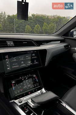 Внедорожник / Кроссовер Audi e-tron 2022 в 