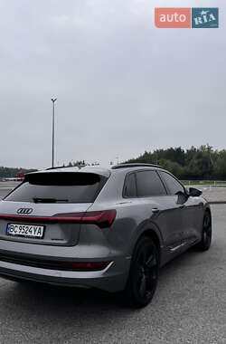 Внедорожник / Кроссовер Audi e-tron 2022 в 