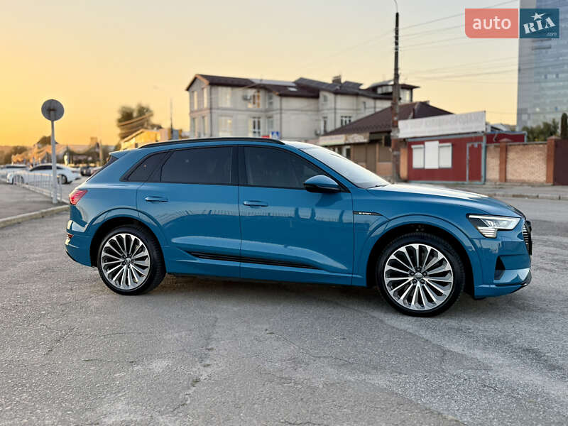 Внедорожник / Кроссовер Audi e-tron 2019 в Киеве