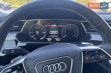 Позашляховик / Кросовер Audi e-tron 2021 в 