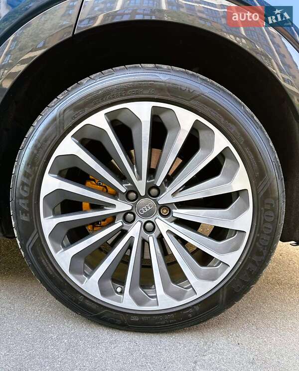Внедорожник / Кроссовер Audi e-tron 2018 в Киеве