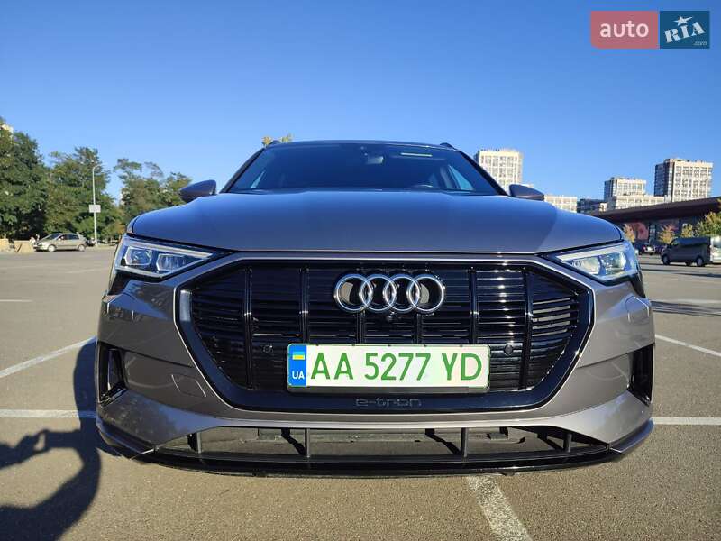 Внедорожник / Кроссовер Audi e-tron 2021 в 