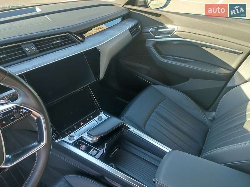 Внедорожник / Кроссовер Audi e-tron 2021 в Киеве фото 35 Внедорожник / Кроссовер Audi e-tron 2021 в Киеве