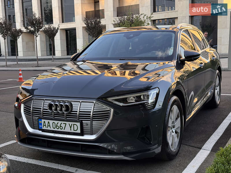 Внедорожник / Кроссовер Audi e-tron 2019 в Киеве