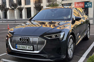 Внедорожник / Кроссовер Audi e-tron 2019 в 