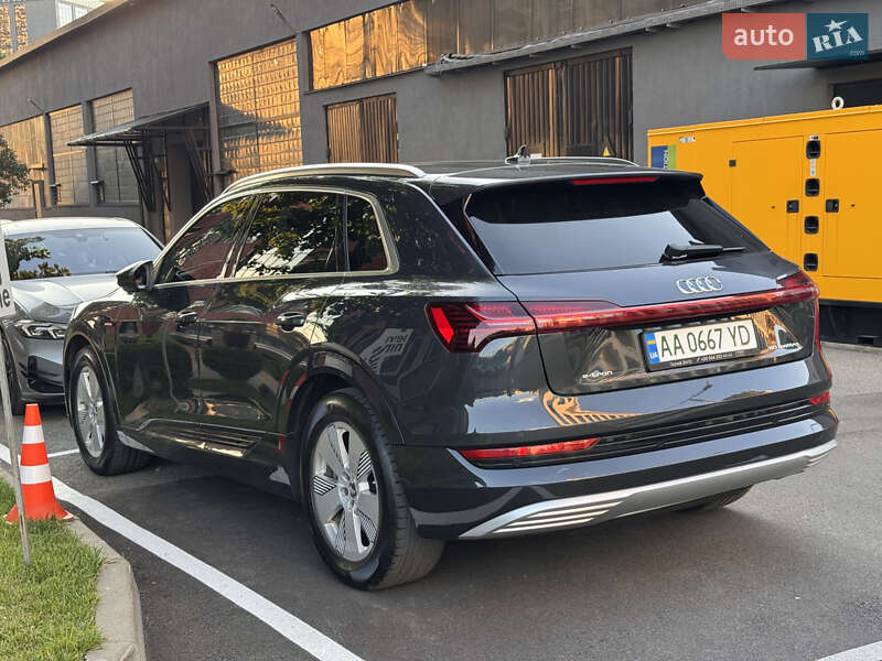 Внедорожник / Кроссовер Audi e-tron 2019 в Киеве