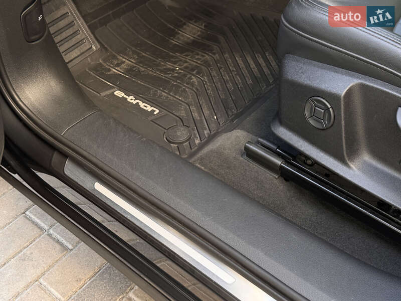 Внедорожник / Кроссовер Audi e-tron 2019 в Киеве