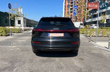 Внедорожник / Кроссовер Audi e-tron 2020 в 