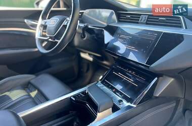 Внедорожник / Кроссовер Audi e-tron 2020 в 