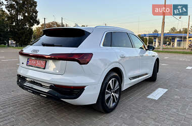 Внедорожник / Кроссовер Audi e-tron 2024 в 