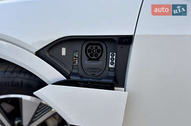Внедорожник / Кроссовер Audi e-tron 2024 в 