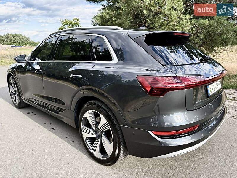 Внедорожник / Кроссовер Audi e-tron 2019 в Киеве