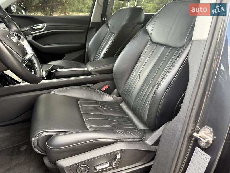 Внедорожник / Кроссовер Audi e-tron 2019 в Киеве
