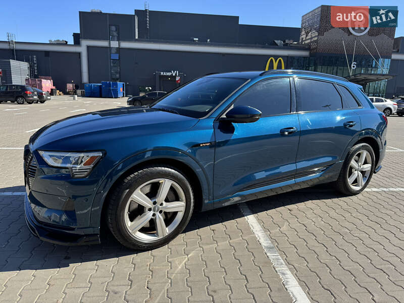 Позашляховик / Кросовер Audi e-tron 2019 в Києві фото 8 Позашляховик / Кросовер Audi e-tron 2019 в Києві