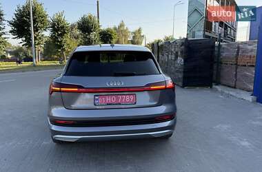 Позашляховик / Кросовер Audi e-tron 2021 в 