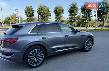 Позашляховик / Кросовер Audi e-tron 2021 в 