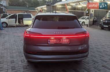 Позашляховик / Кросовер Audi e-tron 2021 в 