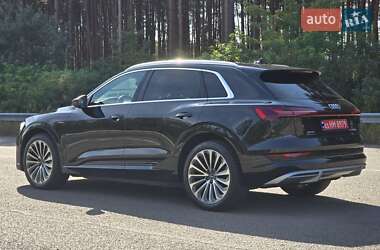 Внедорожник / Кроссовер Audi e-tron 2021 в 