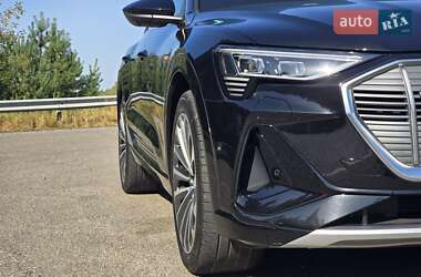 Внедорожник / Кроссовер Audi e-tron 2021 в 
