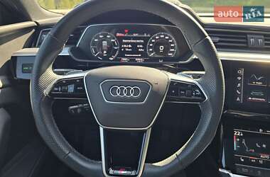 Внедорожник / Кроссовер Audi e-tron 2021 в 