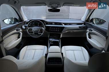 Внедорожник / Кроссовер Audi e-tron 2021 в 