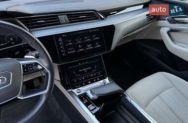 Внедорожник / Кроссовер Audi e-tron 2021 в 