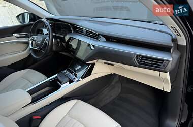 Внедорожник / Кроссовер Audi e-tron 2021 в 