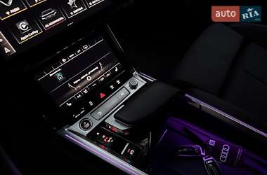Позашляховик / Кросовер Audi e-tron 2022 в 