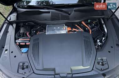Позашляховик / Кросовер Audi e-tron 2022 в 