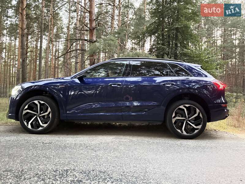 Внедорожник / Кроссовер Audi e-tron 2022 в Киеве