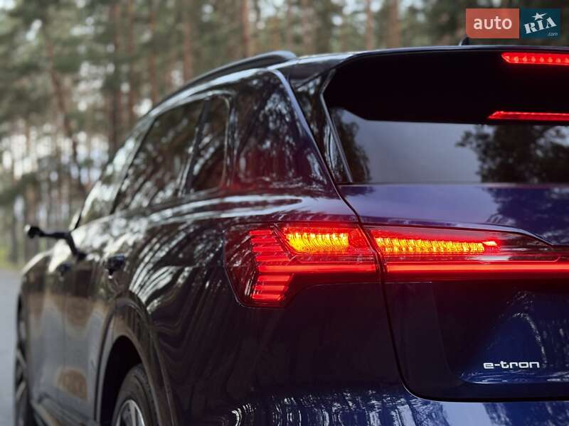 Внедорожник / Кроссовер Audi e-tron 2022 в Киеве