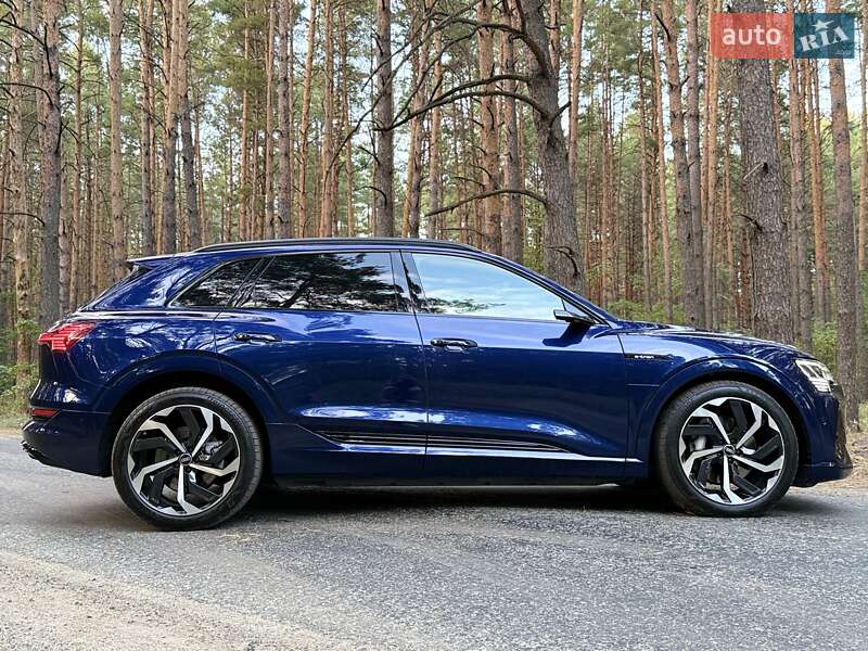 Внедорожник / Кроссовер Audi e-tron 2022 в Киеве