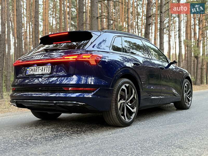 Внедорожник / Кроссовер Audi e-tron 2022 в Киеве
