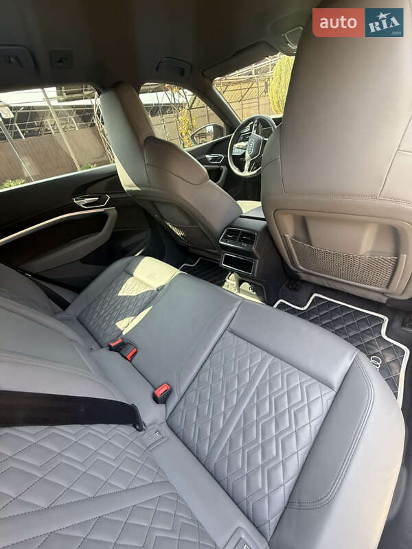 Позашляховик / Кросовер Audi e-tron 2019 в Виноградові